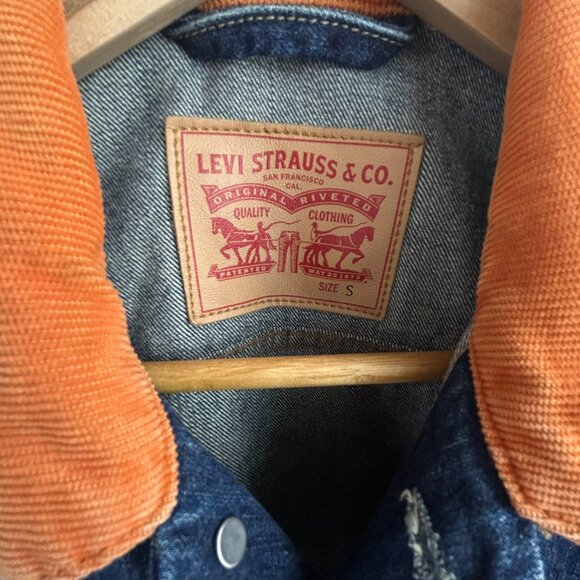 Levi’s Men’s Denim Trucker Jacket with Orange Corduroy Collar – Size Small - Picture 3 of 10